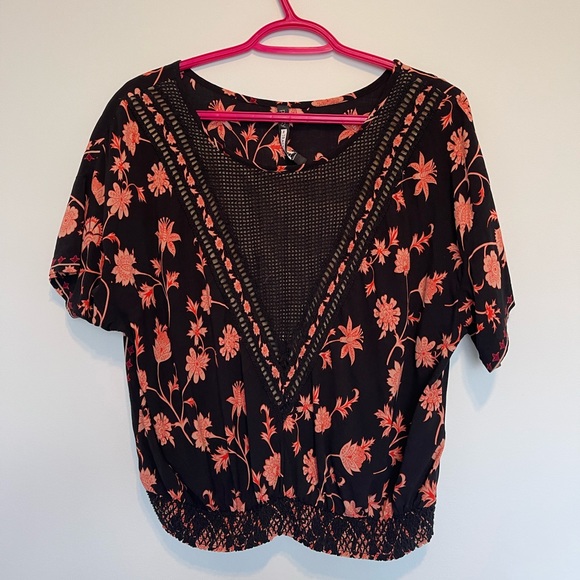 Black & Peach Floral Top - Picture 2 of 3